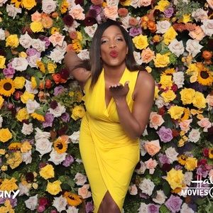 Like new: Yellow glowing dress